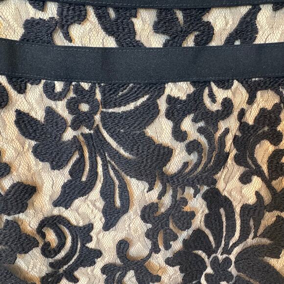 Tadashi Shoji Textured Black Lace Mermaid Gown- Nude Lining 4 Petite- Formal - Picture 9 of 11